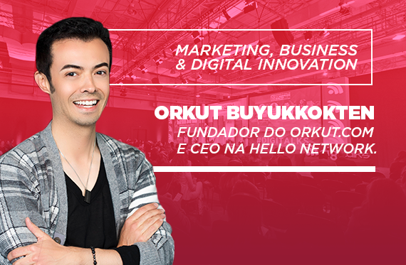 Foto. Criador do Orkut está na lateral esquerda da foto de braços cruzados. Ele veste blusa preta e casaco xadrez. Ao fundo a imagem de um palco e de uma platéia com fundo rosa. Na imagem está escrito: marketing, business &digital. Além de estar escrito o nome do Orkut e o cargo dele. 