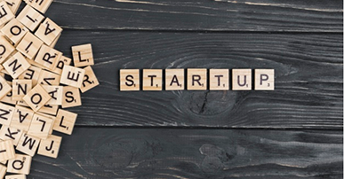 Imagem: vários bloquinhos de madeira com letras, formando a palavra Startup. StartupExpo