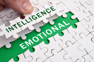 Imagem: quebra-cabeça que forma a frase"inteligência emocional" em inglês.