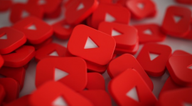Imagem: logos do YouTube empilhados.