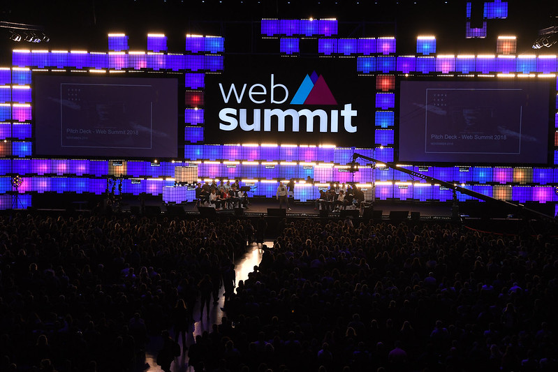 Foto: palco do evento Web Summit, que conta com startups brasileiras.