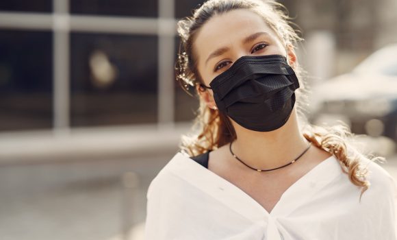 Como o uso de máscaras moldou as imagens na publicidade durante a pandemia